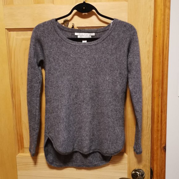 100% Cashmere Crewneck Sweater - Picture 1 of 5